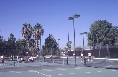 Tennis_courts.jpg (22146 bytes)