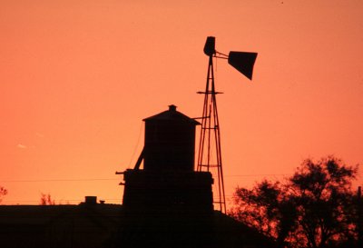 Windmill01.jpg (19010 bytes)